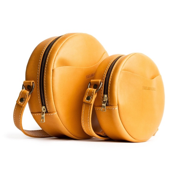 🌟 ALMOST PERFECT Circle Crossbody 🌟 - Picture 2 of 5